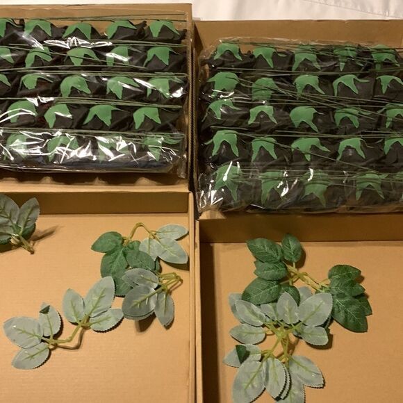 Two boxes of 25 black foam roses w/stems (total 50) - Picture 3 of 6